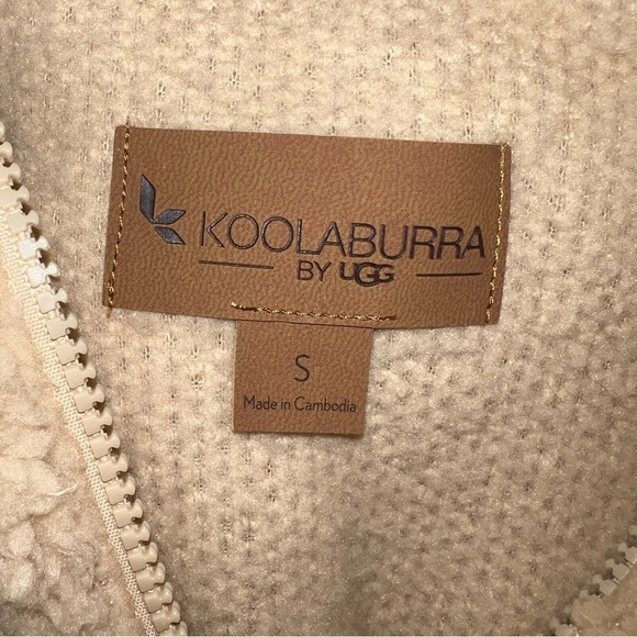 UGG  Cozy Pullover size small - Picture 6 of 8